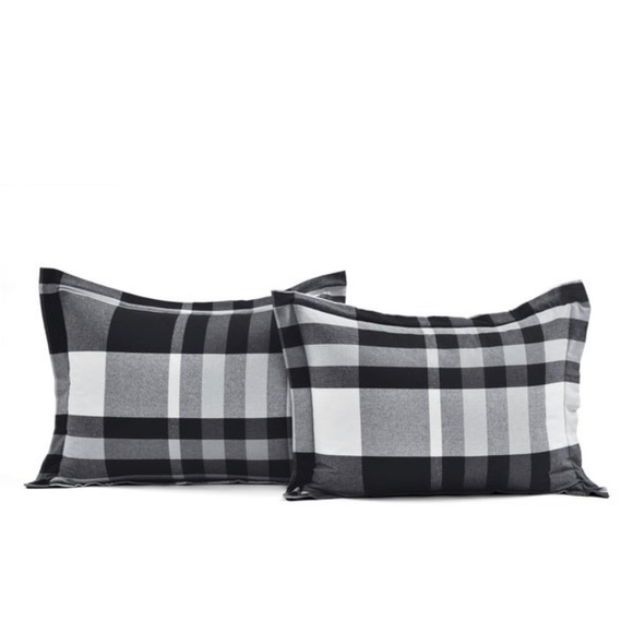 The Grav Barn Cedar Tree Yarn dyed black and white 
5-piece Comforter Set - Picture 8 of 9